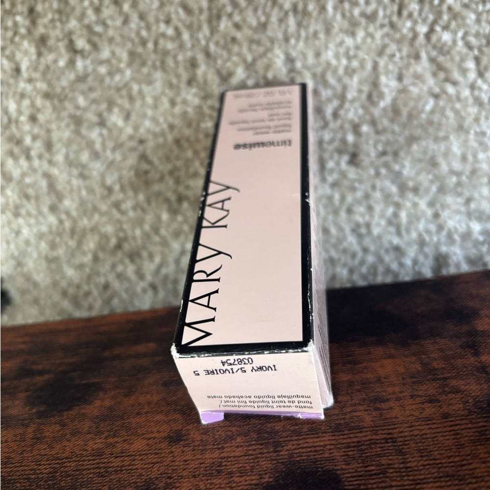 Mary Kay Lip Product Box in Pale Pink and Black